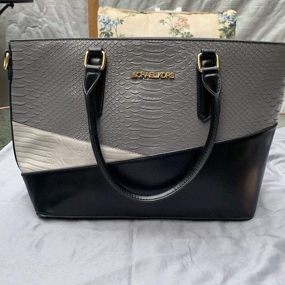 Michael Kors Tote Bag, Excellent Condition MAKE AN OFFER!!!